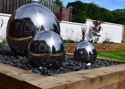 Modernise Your Garden with a Contemporary Water Feature