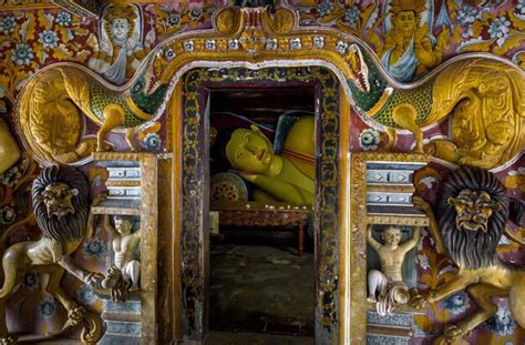 Interior Del Templo Budista De Mulkirigala En Sri Lanka Foto Premium