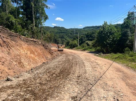 Obras Para Pavimenta O Da Liga O Entre S O Roque Figueira De Mello