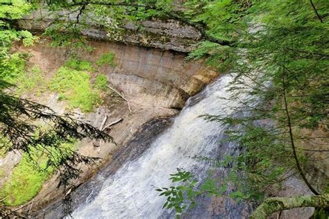 Pictured Rocks waterfalls: 5+ waterfall hikes in the UP's national ...