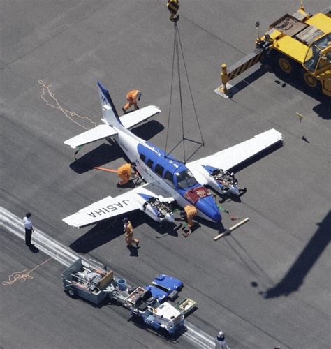 大分空港で小型機が胴体着陸 写真特集46 毎日新聞