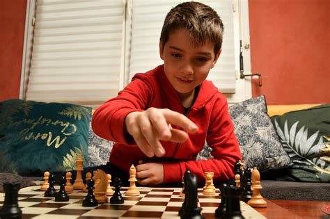 Les rêves d échecs de Marc Llari neuf ans et déjà champion du monde