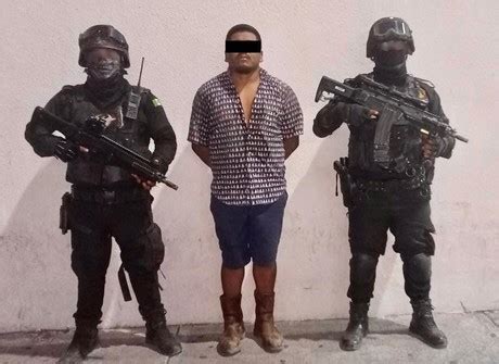 Detienen A Hombre Con Estrellas Ponchallantas Y Droga En Salinas