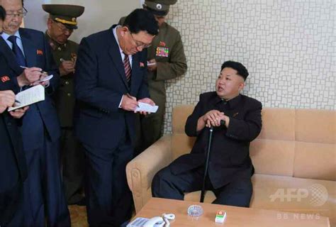 金正恩氏が公の場に、9月3日以来 つえをつき集合住宅視察 写真6枚 国際ニュース：afpbb News