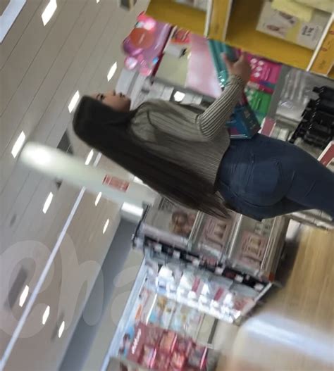 Short Beautiful Latina Barley Fit Into Those Jeans Video Forum