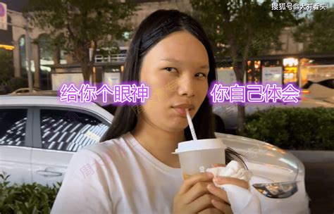 女子素颜和网恋男友奔现，被男友吐槽：不化妆，哪来的自信