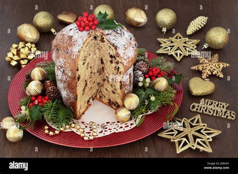 Schokolade Panettone Weihnachtskuchen Mit Gold Christbaumkugel