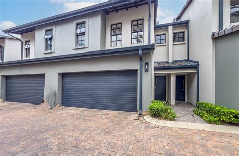 3 Bedroom Townhouse For Sale In Bryanston P24 113829609