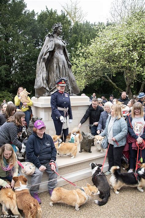 Historic Moment First Memorial Statue To The Late Queen Is Unveiled On