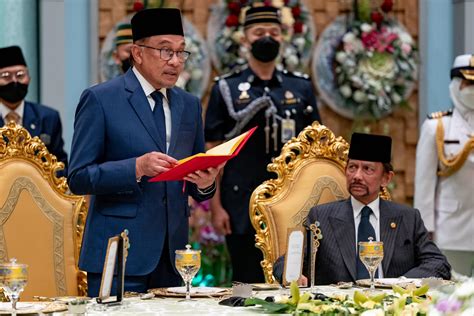 MAJLIS SANTAPAN RASMI OLEH KEBAWAH DULI YANG MAHA MULIA PADUKA SERI