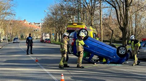 Una Mujer Resulta Herida Leve Tras El Vuelco De Su Coche En Burgos