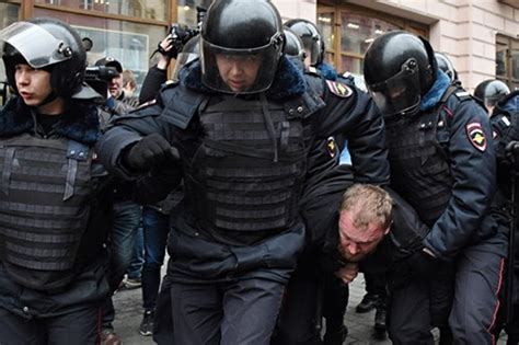 Mosca Continuano Le Proteste Anti Putin Almeno Arresti Dopo Un Corteo