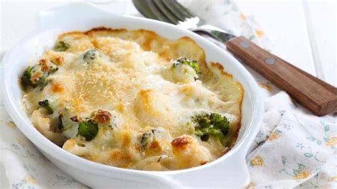 Faccio la pasta gratinata con broccoli così aggiungo due ingredienti e