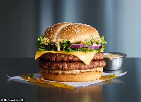 McDonald S Fans Says Steakhouse Stack Is Best Thing On The Menu As It