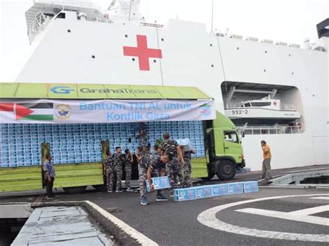 Tni Angkatan Laut Berangkatkan Bantuan Kemanusiaan Berupa Makanan Dan