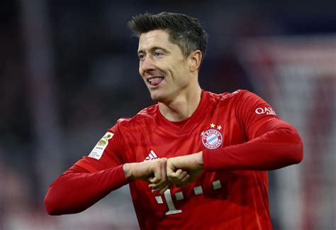 Robert Lewandowski O Krok Od Zdetronizowania Messiego Polak Goni Za