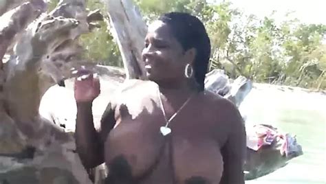 Big Booty Ebony Chick Walking Naked On The Beach Ghetto Porn XHamster