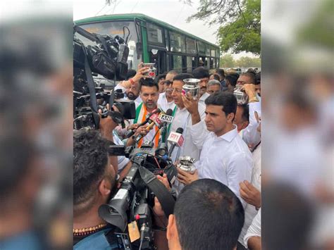 Karnataka Congress Stages Empty Pot Protest In Bengaluru Against Centre