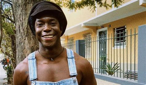 Tiago Barbosa Que Faz Milton Nascimento Em Musical Fala Do Prazer E