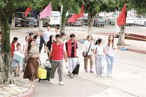 昨日，记者从万州区教委获悉，目前，重庆市学生资助政策体系已实现了“三个全覆盖”，即学前教育、义务教育、高中阶段教育、本专科教育和研究生教育所有