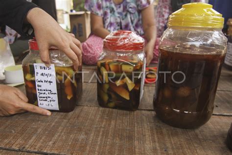 Pembuatan Eco Enzyme Dari Limbah Kulit Buah Antara Foto