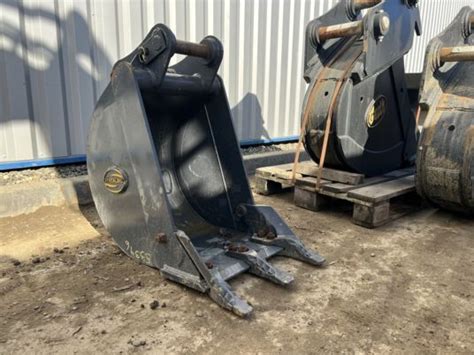 Godet Strickland Axe Mm Excavator Bucket For Sale France Pinsaguel