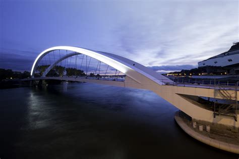 Le pont Raymond Barre à Lyon un pont bow string sur le Rhône