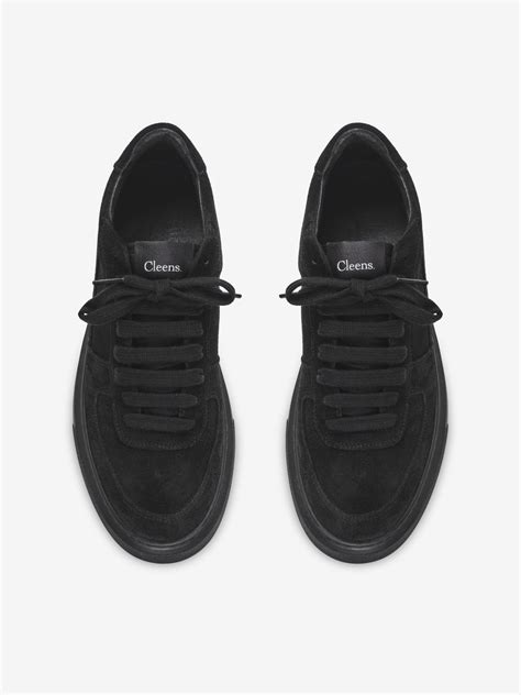 Court Trainer Triple Black Suede Cleens