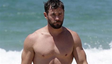 Chris Hemsworth Ha Un Culo Pazzesco La Foto Mentre Fa Surf Diventa