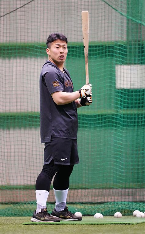 【瞬間】マメを手に福は内～ 巨人浅野が節分にバットを振って厄除け プロ野球写真ニュース 日刊スポーツ