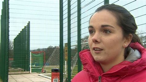 Seren Bêl Droed Merched Cymru Yn Ymddeol Bbc Cymru Fyw