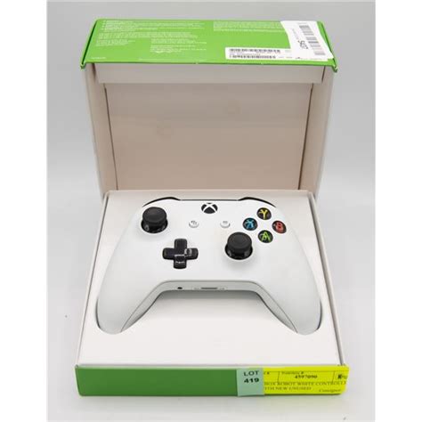 XBOX ROBOT WHITE CONTROLLER WITH NEW UNUSED