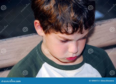 Menino Triste Imagem De Stock Imagem De Fofofo Pensar