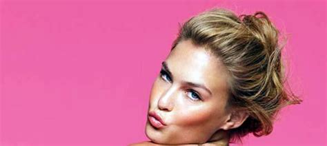 Passionata Cumple 25 Años Con Bar Refaeli Como Musa