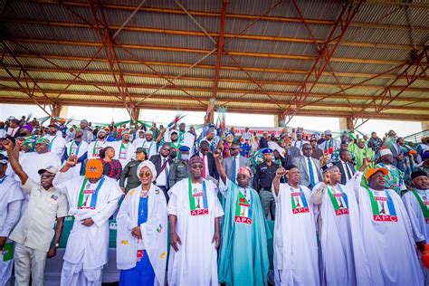 Photos Apc Takes Presidential Campaign To Kwara As Pdp Train Lands In