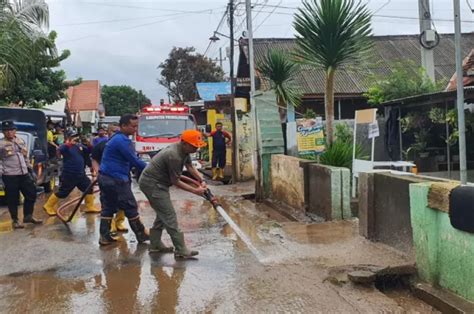 Hari Pertama Puasa Pj Bupati Probolinggo Pimpin Kerja Bakti Di Lokasi