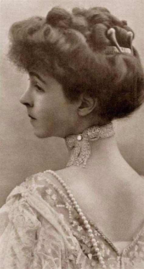 Pin By Massimo Terzo Account On Jewelry Worn Vintage Hairstyles