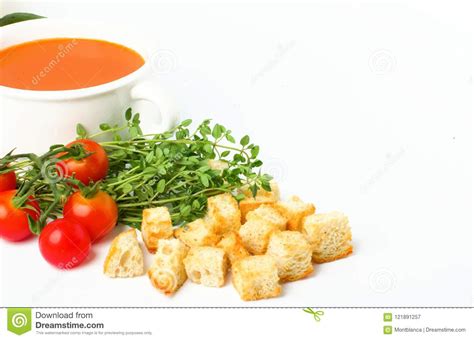 Gazpacho Frio Espanhol Da Sopa Do Tomate Isolado No Fundo Branco W