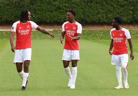 Go behind the scenes of our under-21s squad photo | Gallery | News | Arsenal.com