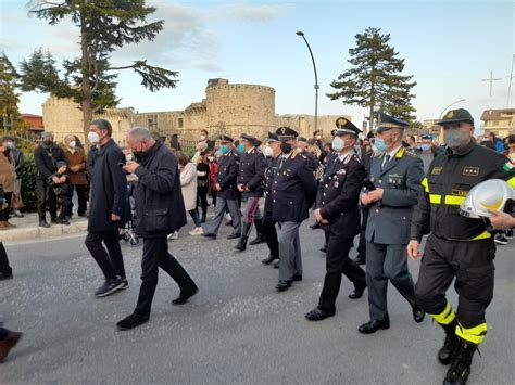 Il vescovo Massaro guida la processione del Venerdì Santo ad Avezzano