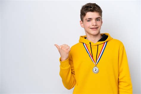 Homem Russo Adolescente Medalhas Isoladas No Fundo Branco