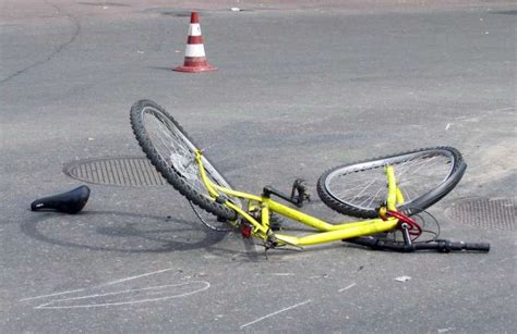 Un Poli Ist A Lovit Un Biciclist La Tru Eni Stiri De Ultima Ora Din