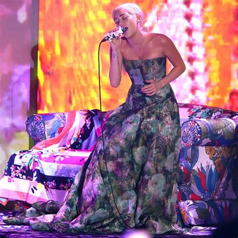 Miley Cyrus Ups the Elegance at 2014 World Music Awards