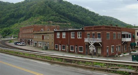 These 15 West Virginia Small Towns Live The Simple Life