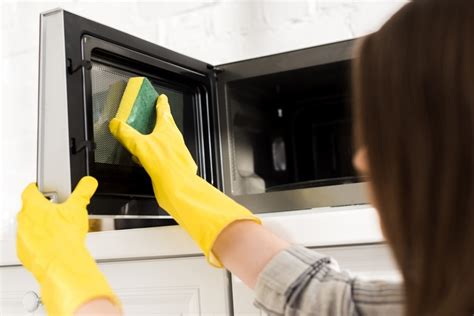 How To Clean The Microwave Oven With Natural Ingredients In 10 Minutes