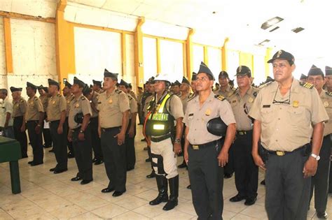 Suboficiales De La Polic A Nacional Del Per Rinden Examen De Ascenso