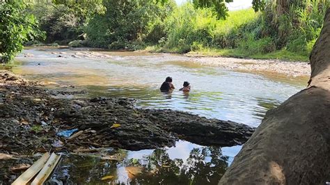 Encontre a Sandra Bañandose Con Un Hombre en el rio Sera Pelon