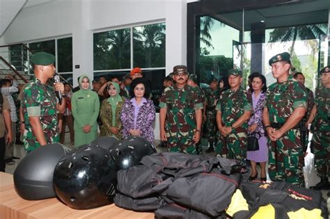 Pangkostrad Bersama Pangdivif 2 Kostrad Dampingi Panglima TNI Resmikan