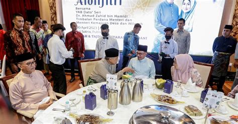 PM Hadiri Rumah Terbuka Aidilfitri Ahmad Zahid Berita Harian