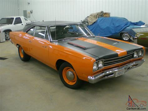 Plymouth Road Runner 426 Hemi 4 Speed